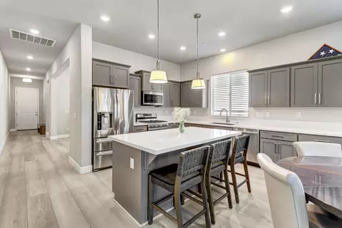 7049 Lakehaven Dr, Roseville, CA 95747