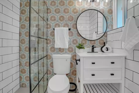 Bath - 565 E Angela St, Pleasanton, CA 94566 photo 3 of 3
