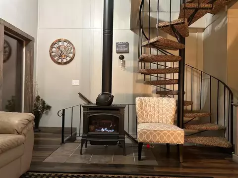 Living - 33840 Upper Leland Rd #B, Pinecrest, CA 95364 photo 4 of 5