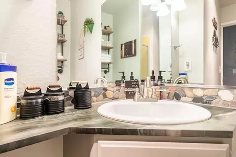 Bath - 33840 Upper Leland Rd #B, Pinecrest, CA 95364 photo 1 of 2