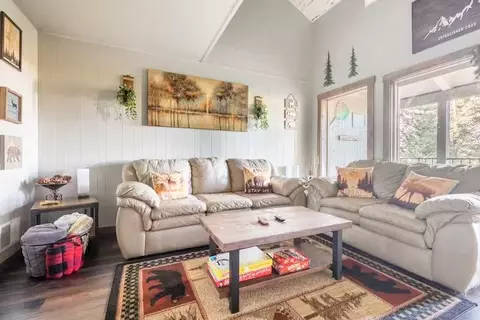 Living - 33840 Upper Leland Rd #B, Pinecrest, CA 95364 photo 2 of 5