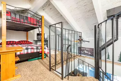 Bedroom - 33840 Upper Leland Rd #B, Pinecrest, CA 95364 photo 1 of 4