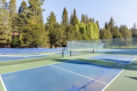 View/Area - 33840 Upper Leland Rd #B, Pinecrest, CA 95364 photo 3 of 6