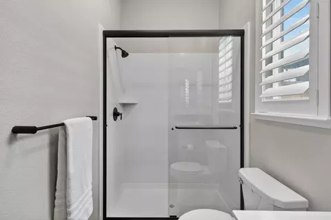 Bath - 1649 Donner Ln, Lincoln, CA 95648 photo 8 of 11