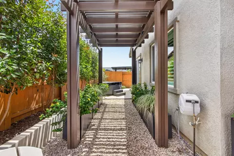 Exterior - 1649 Donner Ln, Lincoln, CA 95648 photo 7 of 7
