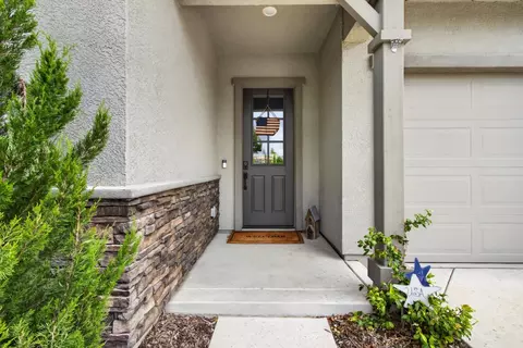 Exterior - 1649 Donner Ln, Lincoln, CA 95648 photo 3 of 7