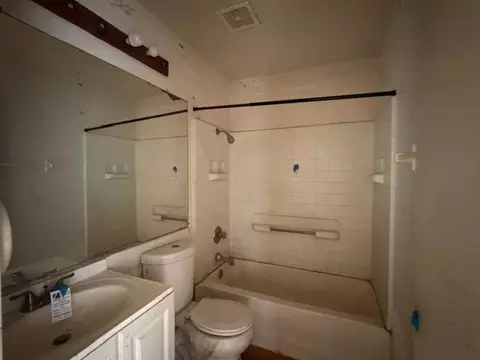 Bath - 1299 Moonlight Dr, Ceres, CA 95307 photo 1 of 2