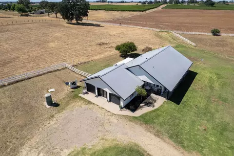 Exterior - 19255 Brandt Rd, Lodi, CA 95240 photo 1 of 7