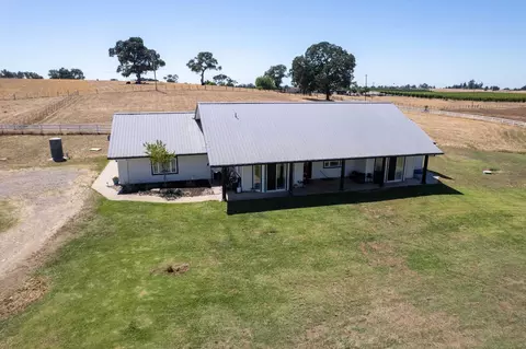Exterior - 19255 Brandt Rd, Lodi, CA 95240 photo 2 of 7