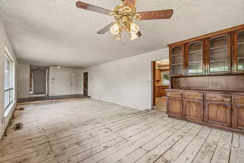 Living - 3460 Roselle Ave, Modesto, CA 95355 photo 3 of 7
