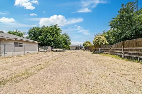 Exterior - 3460 Roselle Ave, Modesto, CA 95355 photo 16 of 17
