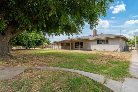Exterior - 3460 Roselle Ave, Modesto, CA 95355 photo 11 of 17