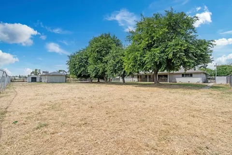 Exterior - 3460 Roselle Ave, Modesto, CA 95355 photo 13 of 17