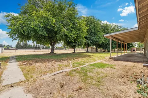 Exterior - 3460 Roselle Ave, Modesto, CA 95355 photo 10 of 17