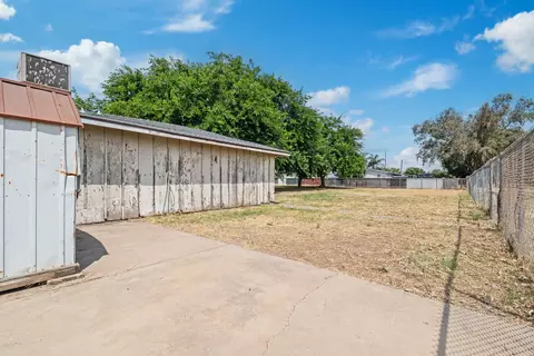Exterior - 3460 Roselle Ave, Modesto, CA 95355 photo 14 of 17