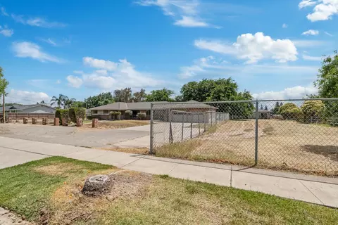 Exterior - 3460 Roselle Ave, Modesto, CA 95355 photo 3 of 17