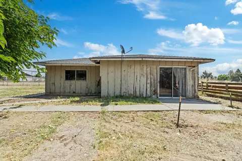Exterior - 3460 Roselle Ave, Modesto, CA 95355 photo 6 of 17
