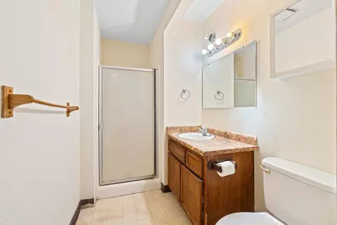 Bath - 3460 Roselle Ave, Modesto, CA 95355 photo 4 of 4