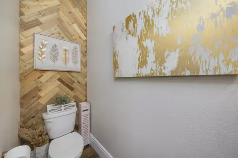 Bath - 21187 E Rose Clover Ln, Linden, CA 95236 photo 2 of 4