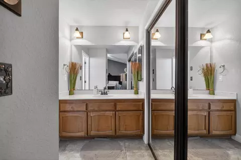 Bath - 1417 Remington Pl, Modesto, CA 95358 photo 2 of 4