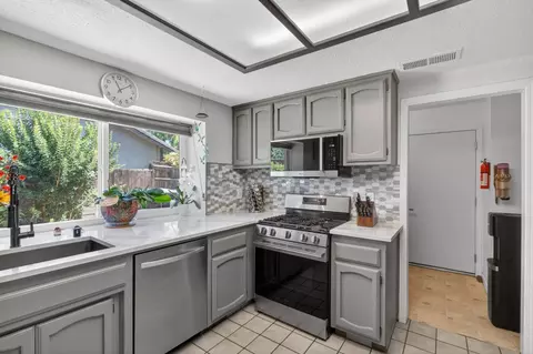 Kitchen - 1417 Remington Pl, Modesto, CA 95358 photo 3 of 6