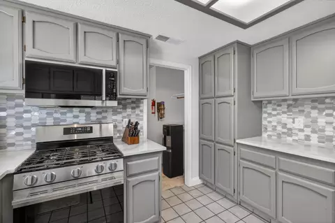 Kitchen - 1417 Remington Pl, Modesto, CA 95358 photo 5 of 6