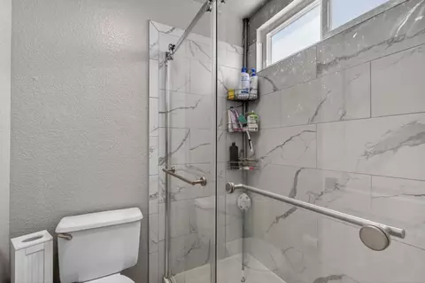 Bath - 1417 Remington Pl, Modesto, CA 95358 photo 4 of 4