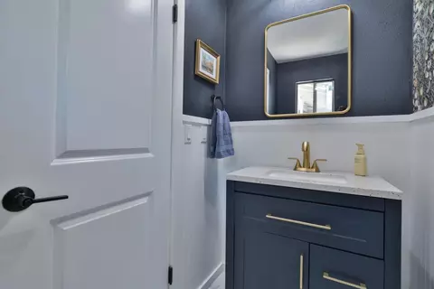 Bath - 5300 Earnshaw Way, Placerville, CA 95667 photo 5 of 5