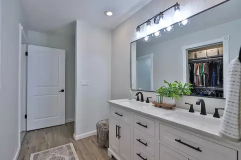 Bath - 5300 Earnshaw Way, Placerville, CA 95667 photo 2 of 5