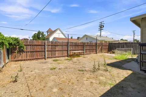 Exterior - 221 W 1st St, Ripon, CA 95366 photo 6 of 7