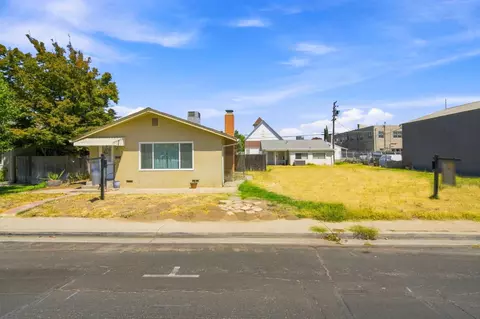 Exterior - 221 W 1st St, Ripon, CA 95366 photo 3 of 7