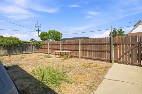 Exterior - 221 W 1st St, Ripon, CA 95366 photo 4 of 7
