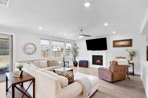 Living - 2940 Laredo Dr, Rocklin, CA 95765 photo 1 of 3
