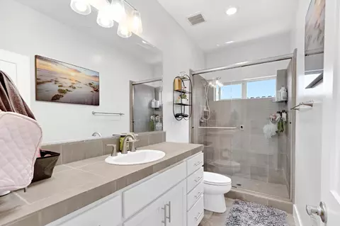 Bath - 2940 Laredo Dr, Rocklin, CA 95765 photo 2 of 8