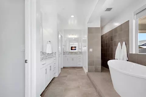 Bath - 2940 Laredo Dr, Rocklin, CA 95765 photo 8 of 8