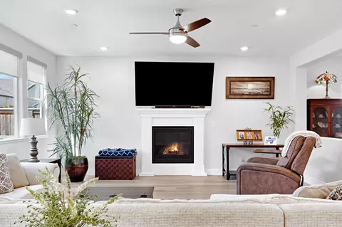 Living - 2940 Laredo Dr, Rocklin, CA 95765 photo 2 of 3