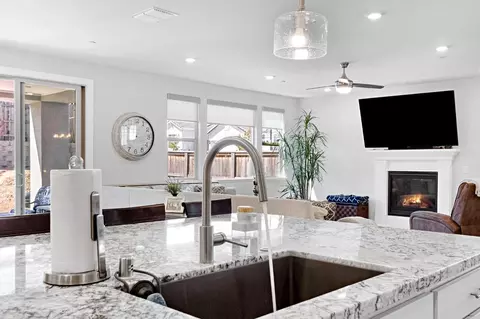 Kitchen - 2940 Laredo Dr, Rocklin, CA 95765 photo 4 of 7