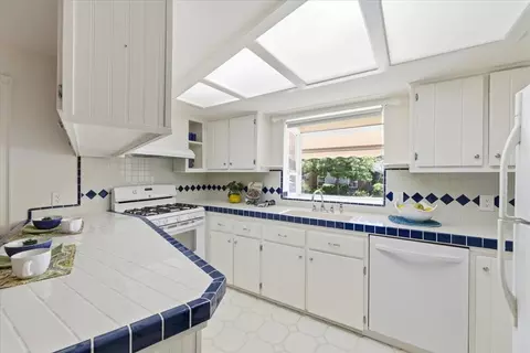 Kitchen - 485 Perkins Way, Auburn, CA 95603 photo 1 of 2