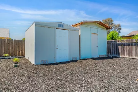 Exterior - 4105 Faith Ln, Modesto, CA 95355 photo 5 of 6