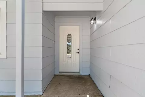 Entry Way - 4105 Faith Ln, Modesto, CA 95355 photo 1 of 3