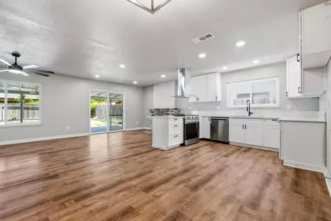 Living - 4105 Faith Ln, Modesto, CA 95355 photo 4 of 5