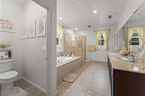 Bath - 118 Chickadee Ln, Gilroy, CA 95020 photo 1 of 5