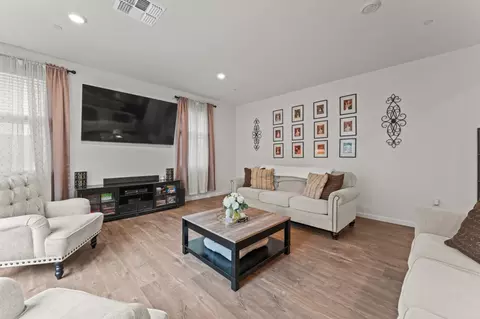 Living - 118 Chickadee Ln, Gilroy, CA 95020 photo 1 of 3