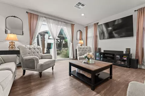 Living - 118 Chickadee Ln, Gilroy, CA 95020 photo 3 of 3