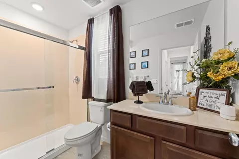 Bath - 118 Chickadee Ln, Gilroy, CA 95020 photo 5 of 5