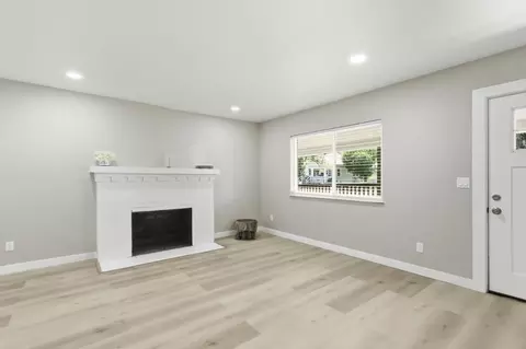 Living - 406 2nd St, Arbuckle, CA 95912 photo 3 of 5