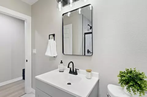 Bath - 406 2nd St, Arbuckle, CA 95912 photo 5 of 5