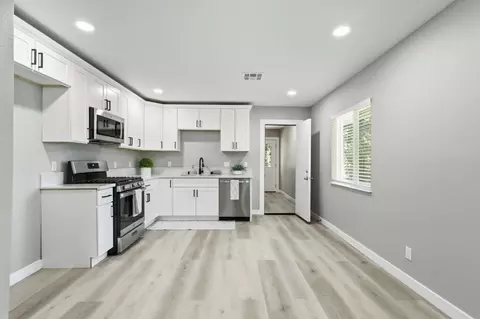 Entry Way - 406 2nd St, Arbuckle, CA 95912 photo 2 of 4
