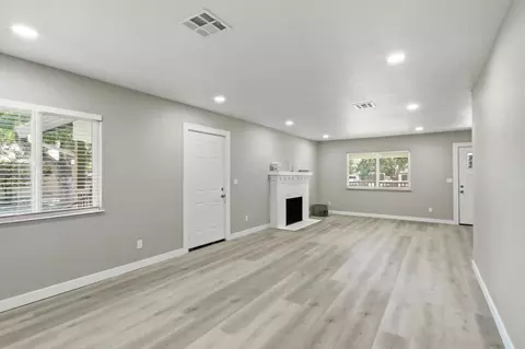 Living - 406 2nd St, Arbuckle, CA 95912 photo 2 of 5