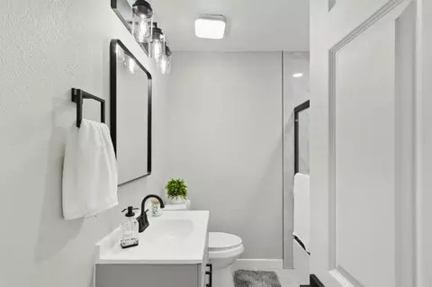 Bath - 406 2nd St, Arbuckle, CA 95912 photo 3 of 5